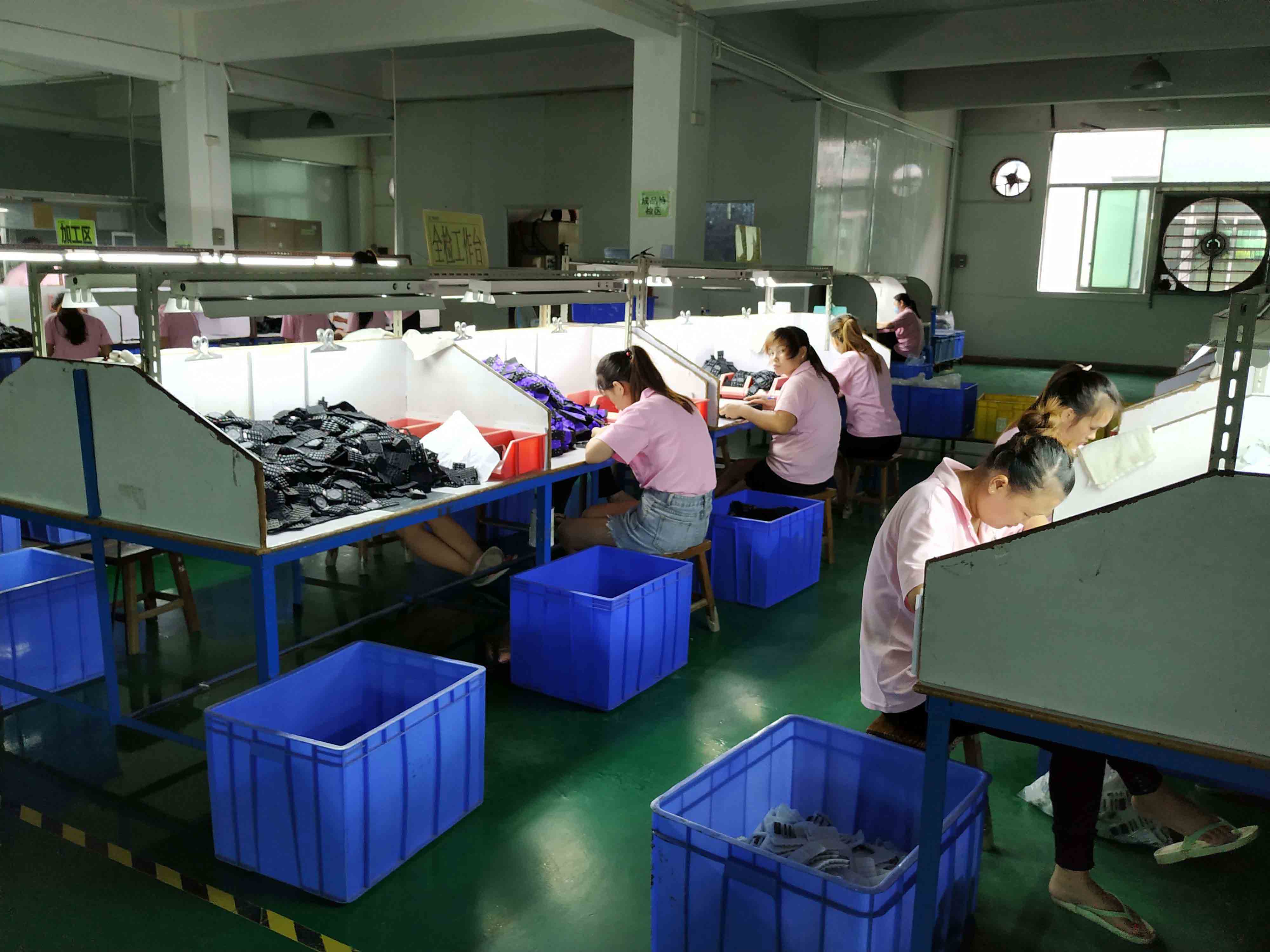 成品全檢區(qū)