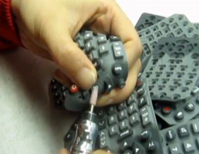 如何用打磨器對硅膠按鍵進行表面處理