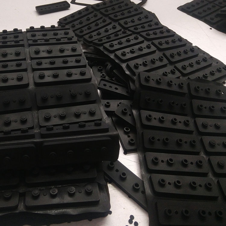 定制硅膠蓋只需要開大模嗎？